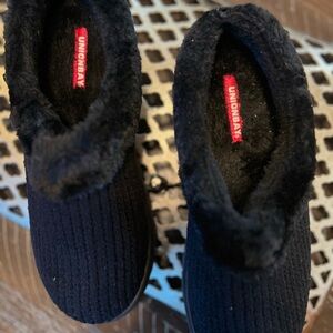 UNIONBAY Black Textured Slippers